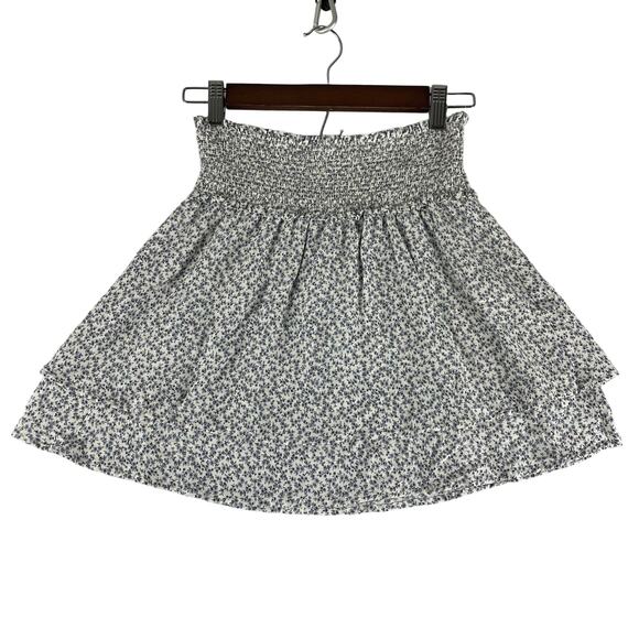 Rails Addison Mini Skirt White/Blue Floral SZ XS Elastic Smocked Waist - Picture 2 of 10